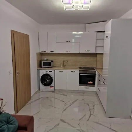 Luxury Three-room Apartmentt 아파트