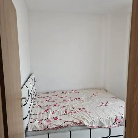 Lägenhet Luxury Three-room Apartmentt